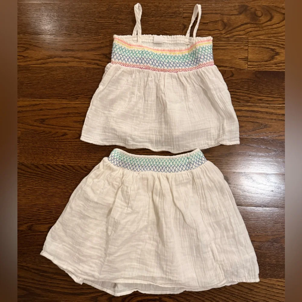 Gap Girls white crinkled gauze set with rainbow smocking 5T excellent condition